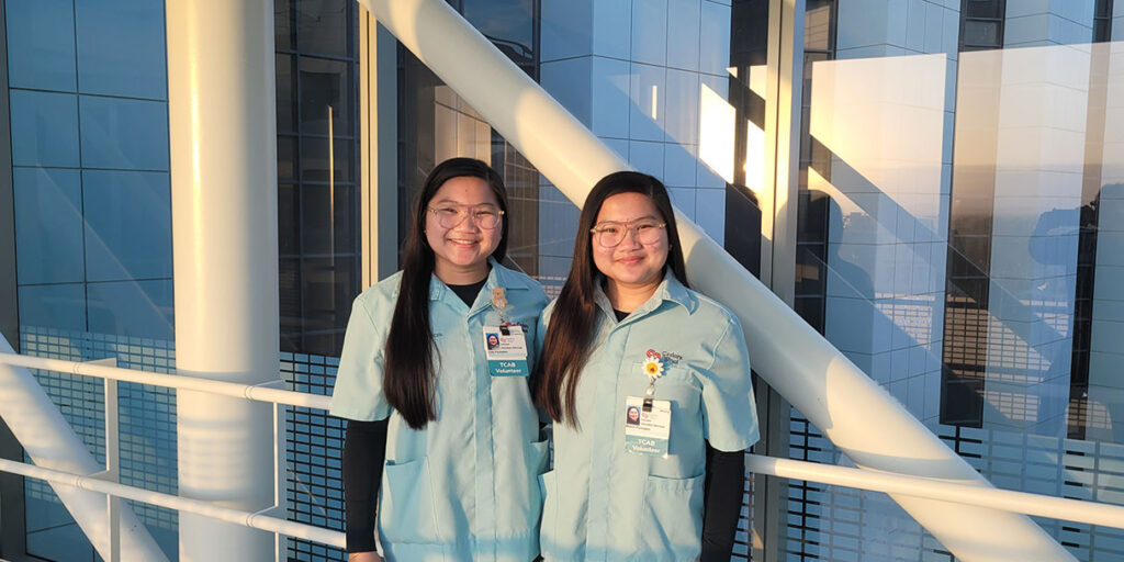 WCU Twin Sisters from-Los Angeles Shine as Volunteers at Cedars-Sinai 